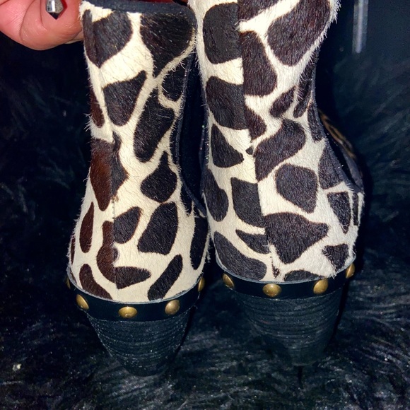 🔥SOLD🔥Rare- Irregular Choice Cow Kiss Print Ankle Boots - Picture 9 of 11